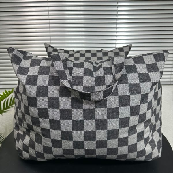 SDG Checkered Portable Car Bed for Dogs - Image 4