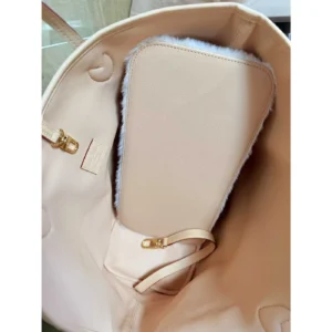 louis vuitton dog carrier tote plush pad detail