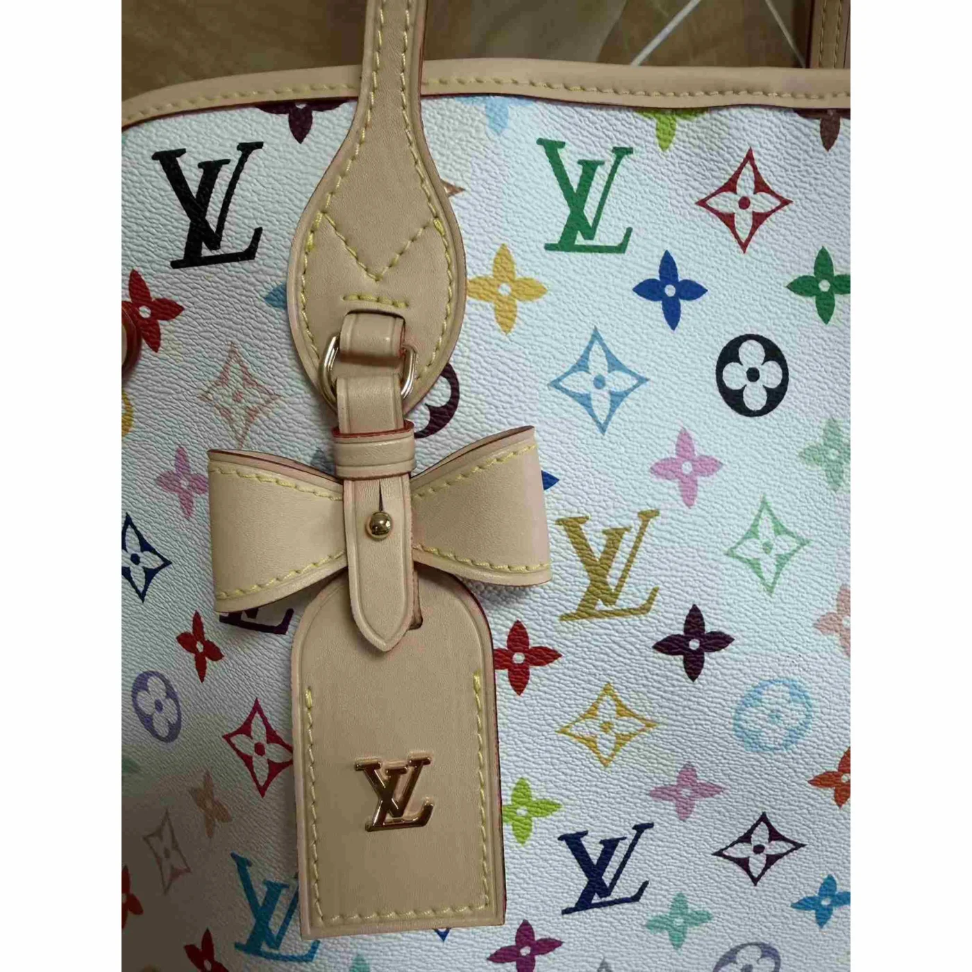 louis vuitton dog carrier bow luggage tag detail