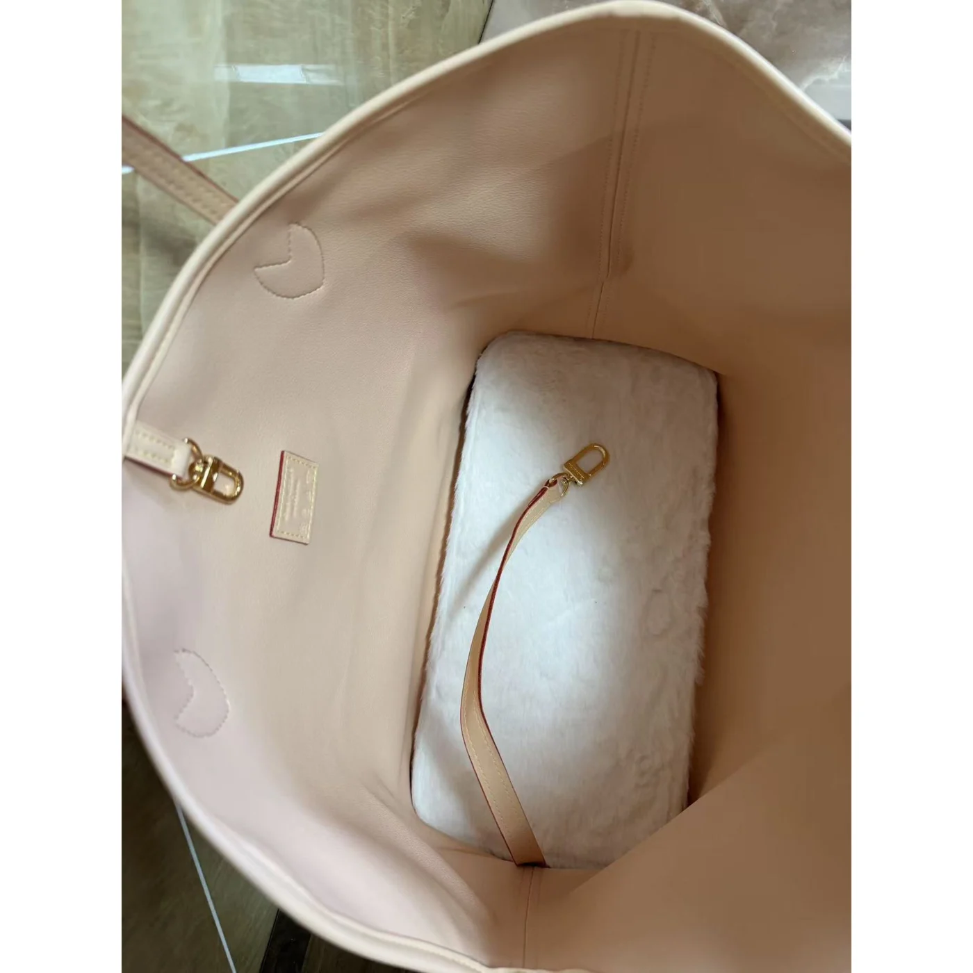louis vuitton dog carrier tote monogram detail