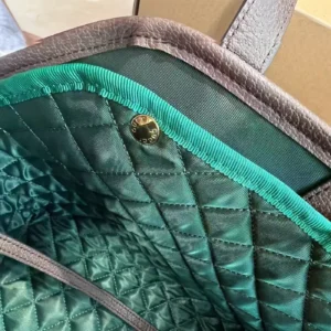 gucci dog carrier green lining detail
