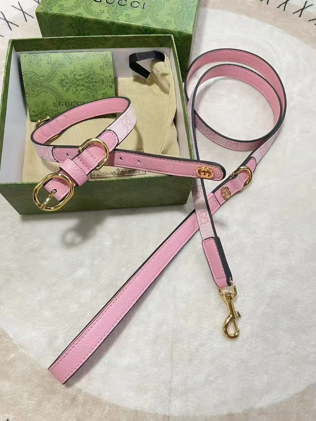 gucci dog collar and leash set pink front view